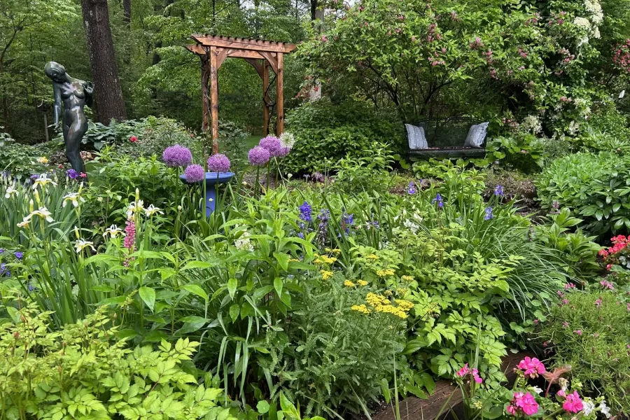 “Artists in the Garden” presented by Rita Bond